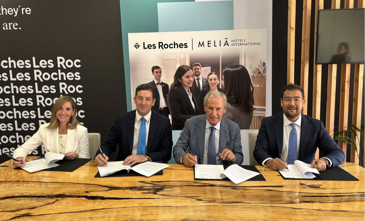 Responsables de Meliá y Les Roches tras la firma del acuerdo formativo entre ambas compañías.