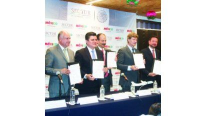 AEROMAR. Firma de convenio para la promoción del Mundo Maya