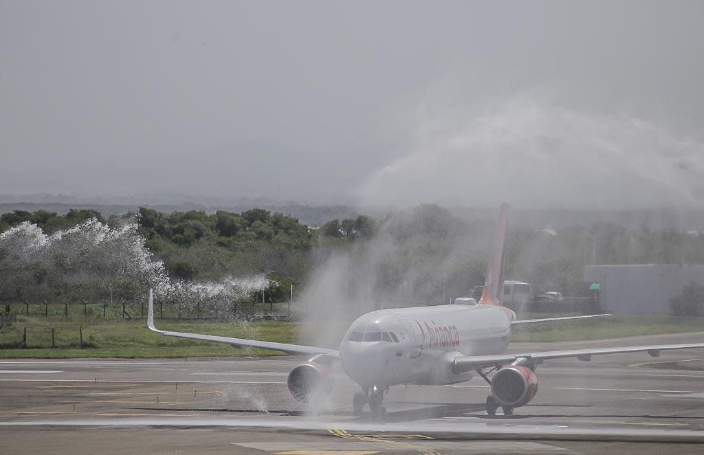 Llegada del primer vuelo nacional comercial a Caratagena