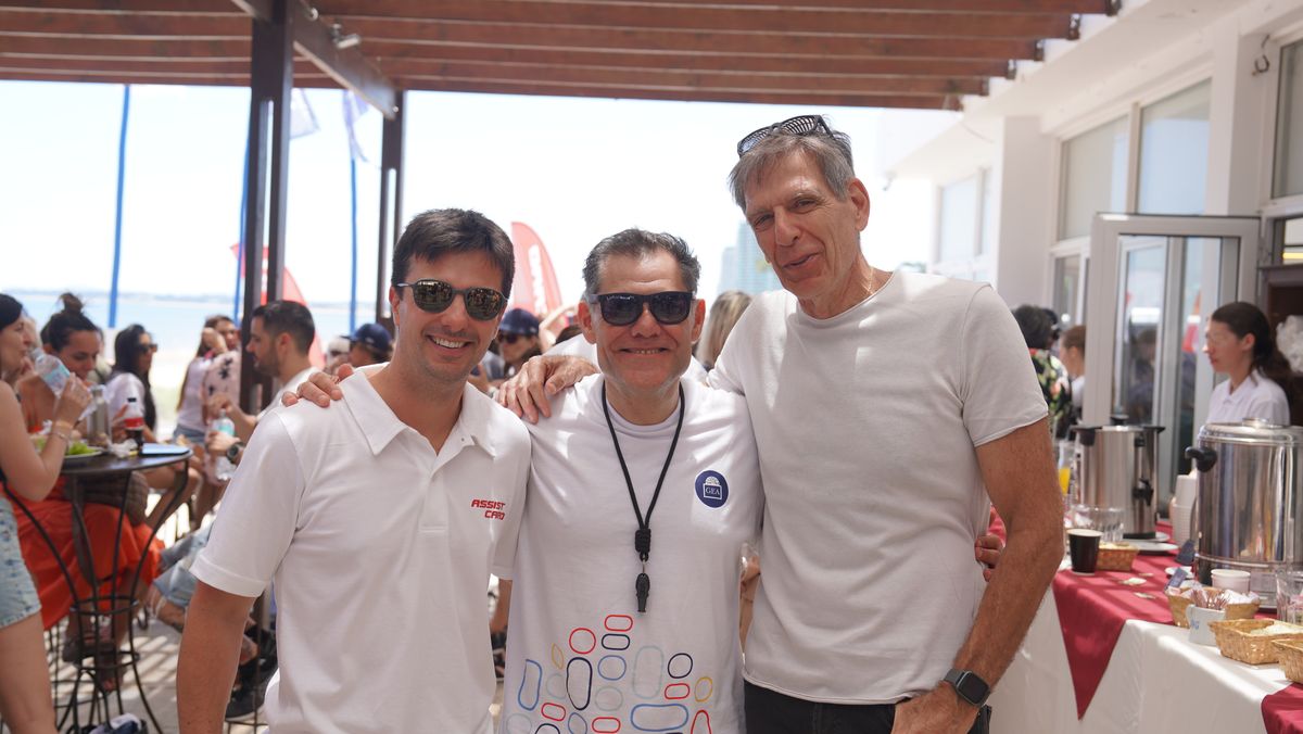 Directivos de Assist Card junto a Marcelo Capdevila.