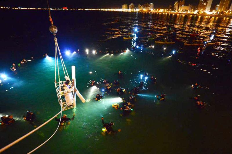 Puerto Madryn es el epicentro de un Vía Crucis muy particular: con buzos bajo el agua.