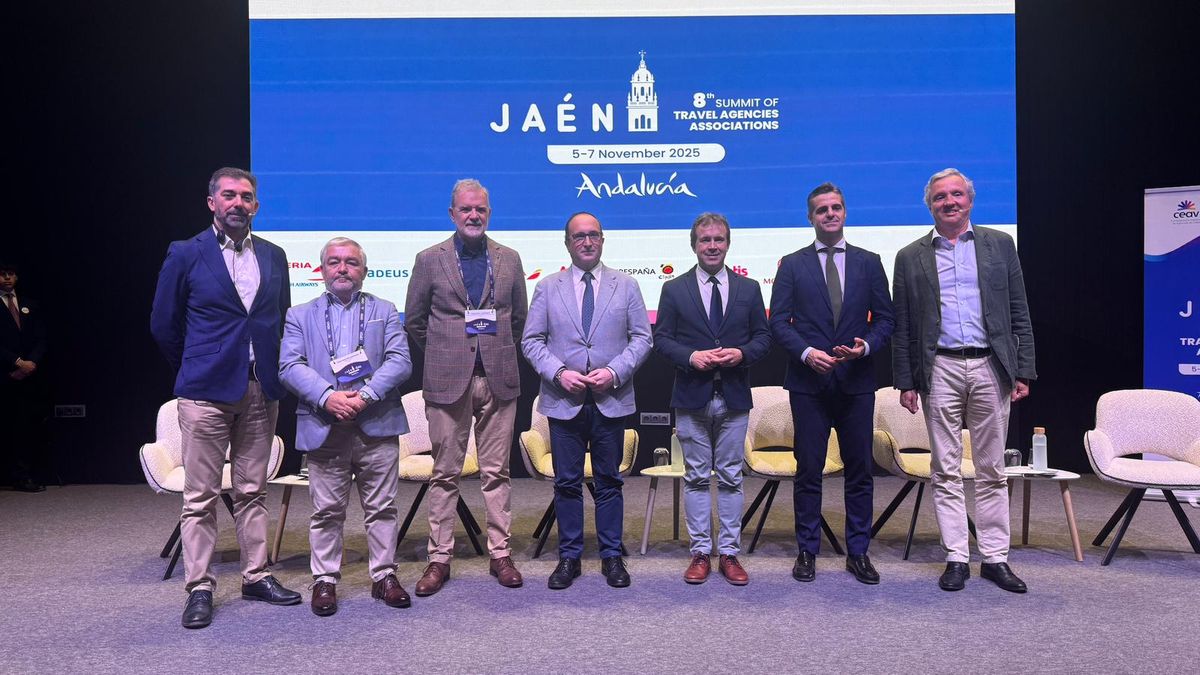 Profesionales que concluyeron la Cumbre de Asociaciones de Agencias de viajes.