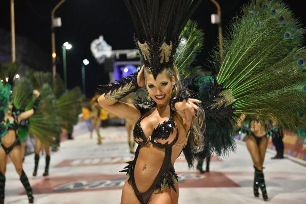 Carnaval de Gualeguaychú: el despliegue y la concurrencia de este popular evento lo hacen destacar como el espectáculo a cielo abierto más grande de Entre Ríos.