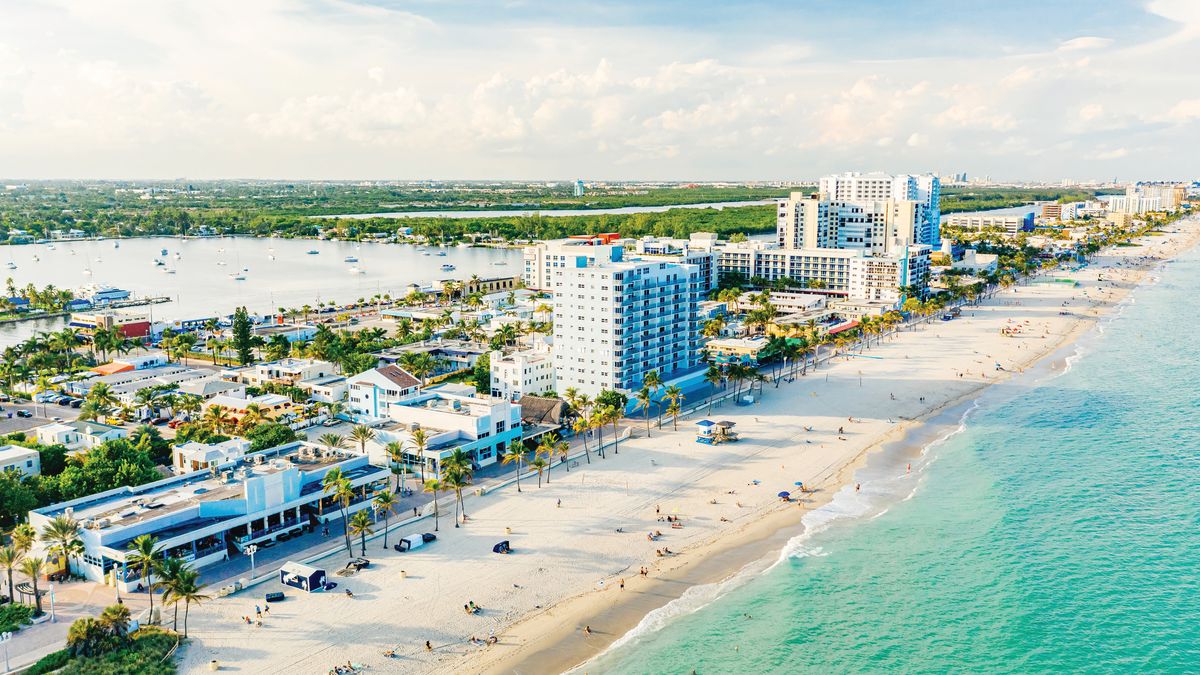 Greater Fort Lauderdale alberga ocho ciudades costeras con experiencias únicas: yoga al amanecer, paddleboarding o paseos por históricos muelles.