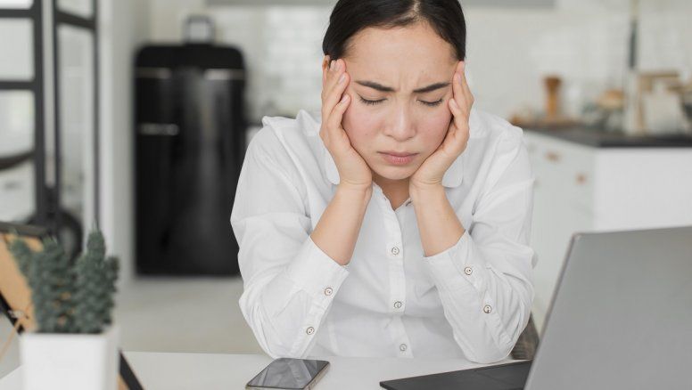 Muchos de los trabajadores que realizan home office muestran s&iacute;ntomas de estr&eacute;s y agotamiento.