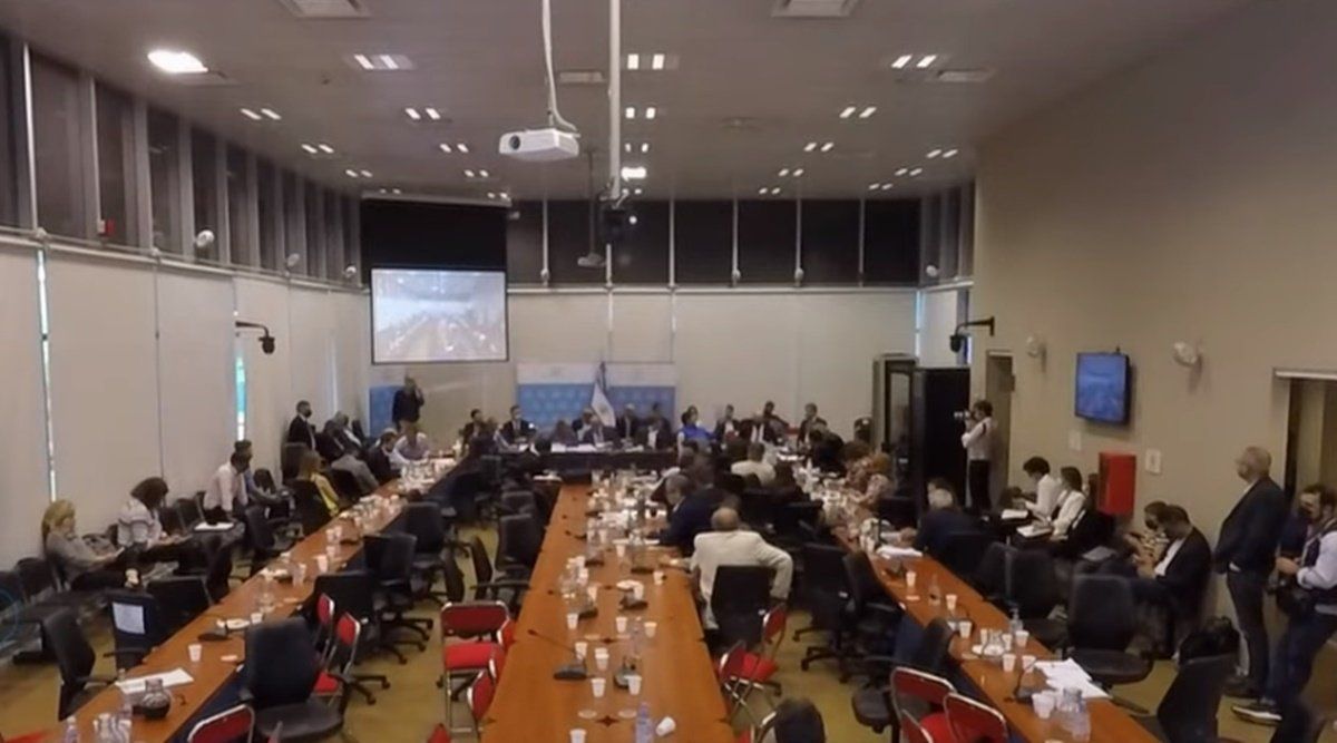 La oposición le reclamó a Alexis Guerrera más conectividad, objetó los fondos destinados a Aerolíneas Argentinas e insistió con la reapertura de El Palomar.