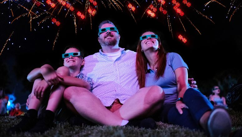 La celebración Red, White & BOOM! regresa a Legoland Florida con fuegos artificiales, antojos veraniegos y shows imperdibles. &nbsp;