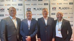 AgentCars: Jesuhan Trani, ejecutivo comercial; Juan Manuel Pérez, vicepresidente de Alianzas Estratégicas; Juan Sebastián Seguro, director comercial; y David Preciado, presidente. 