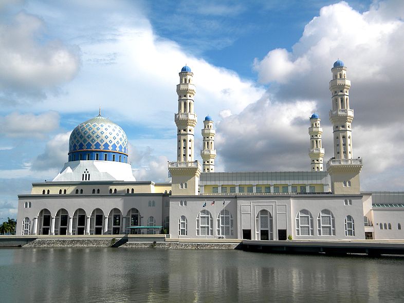 Hay mas de 15 mil mezquitas en Malasia de todo tipo y diseño.