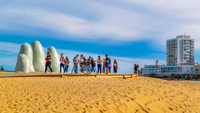 Verano sin IVA en Uruguay: renovarían la estrategia impositiva para atraer turistas