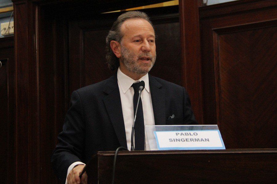 El economista y académico Pablo Singerman asume la dirección tras haber estado 11 como subdirector de Juan Carlos Chervatin, recientemente fallecido.