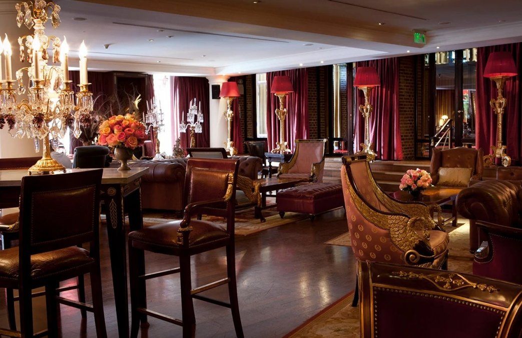 The Library Lounge se encuentra en Martha Salotti 445, Ciudad Autónoma de Buenos Aires. The Library Lounge se encuentra en Martha Salotti 445, Ciudad Autónoma de Buenos Aires.