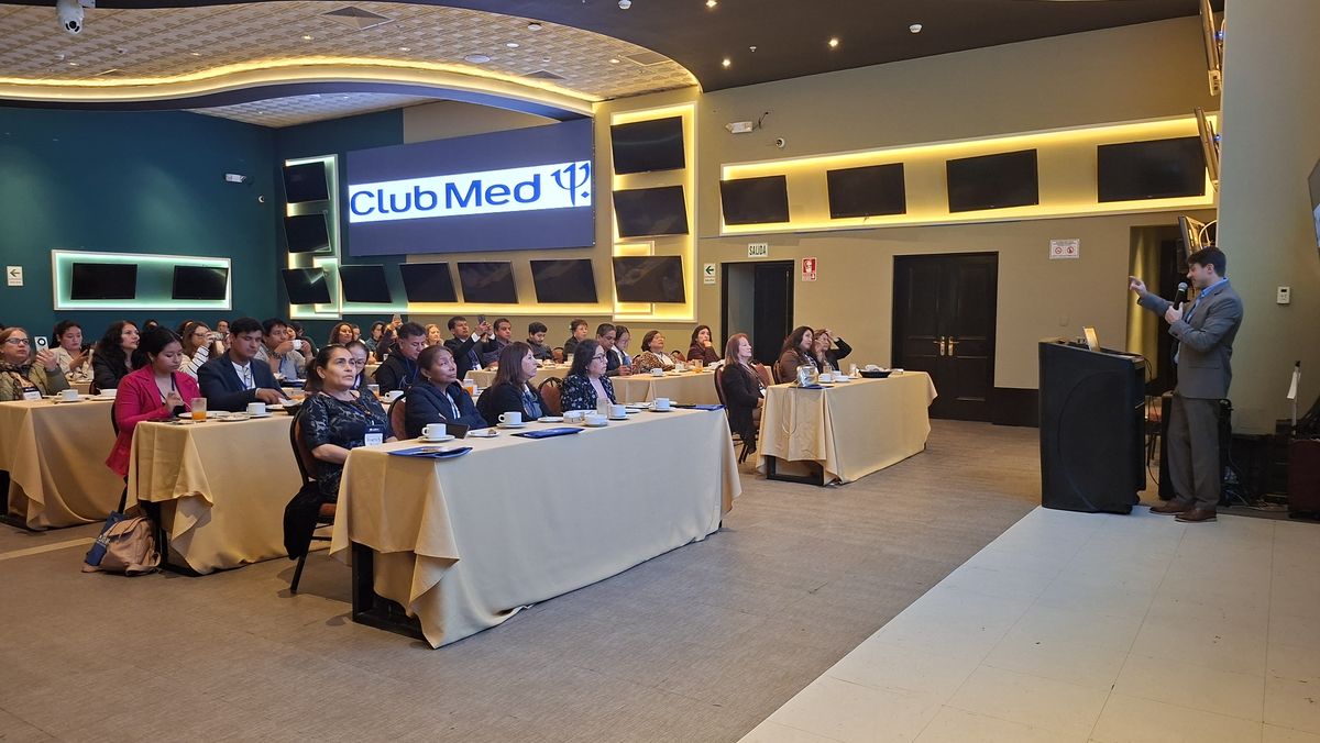 Pablo Balsamo, ejecutivo comercial de Club Med, lideró la jornada de capacitación en Ladevi Worshop 2025. 