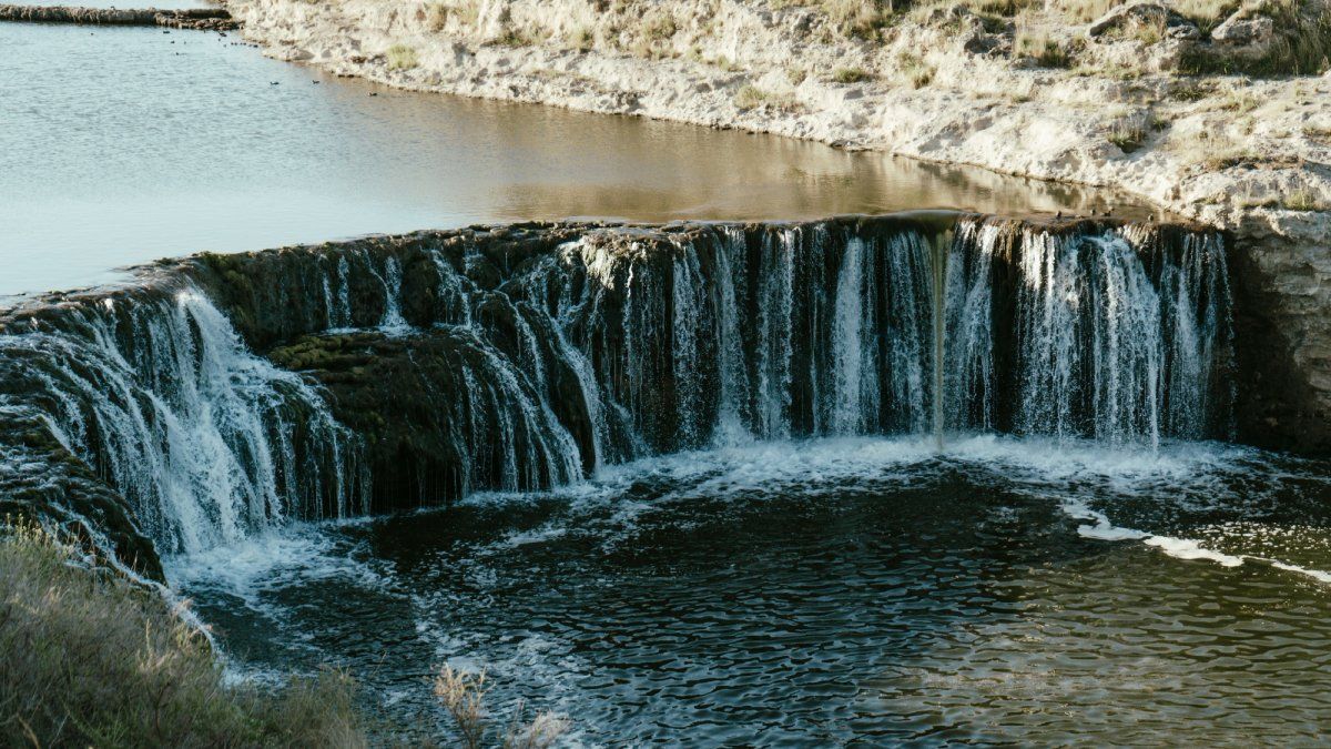 La cascada Cifuentes invita a descubrir un paisaje único este verano en Buenos Aires. La cascada Cifuentes invita a descubrir un paisaje único este verano en Buenos Aires.