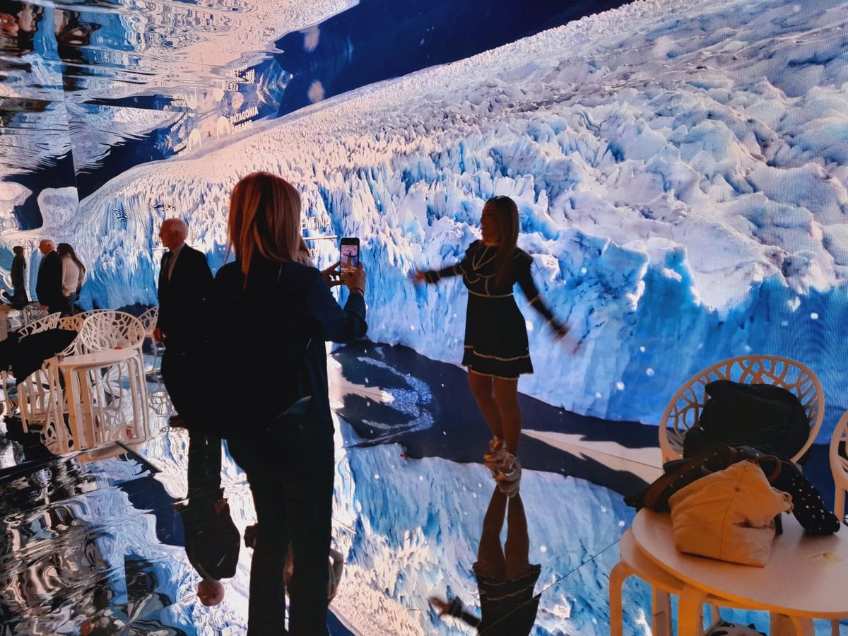 El stand de Patagonia Dreams en Fitur fue un paso obligado para quienes quisieron lucirse en las redes sociales.