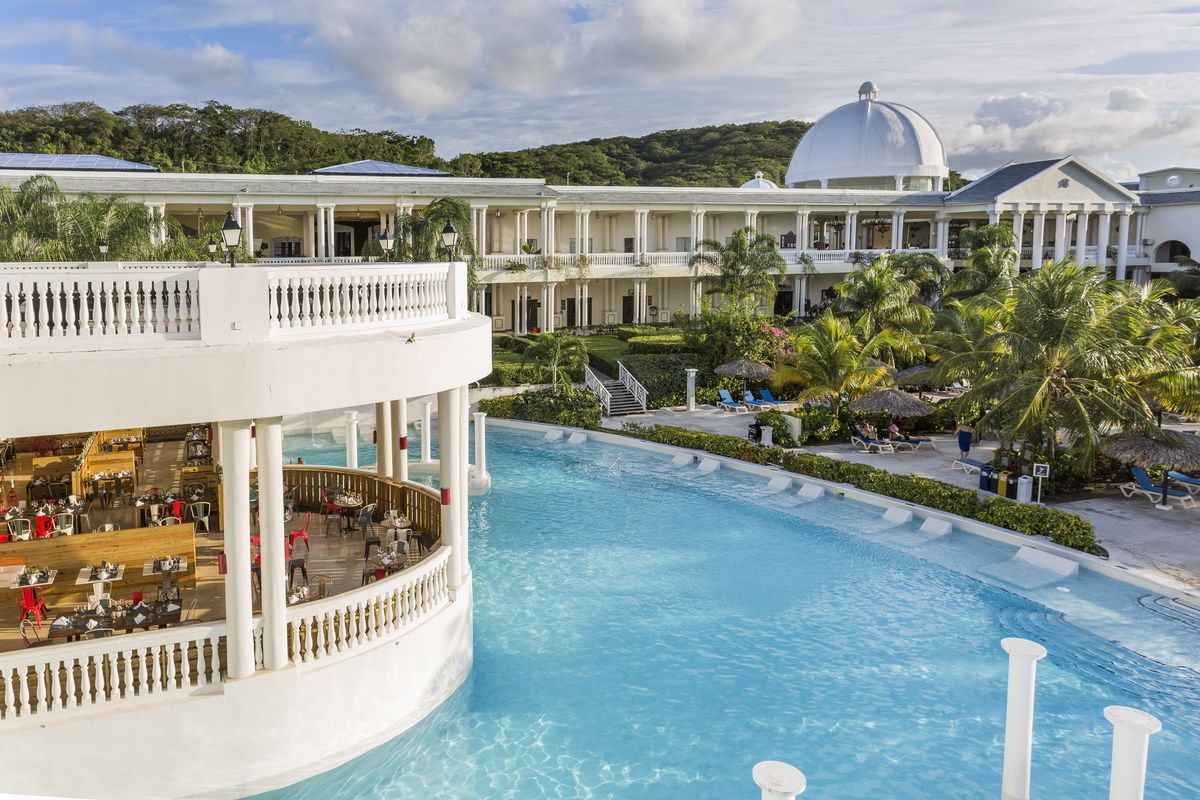 Palladium Hotel Group invirti&oacute; US$ 27,5 millones para remodelar las 537 suites que conforman el hotel, as&iacute; como de varias &aacute;reas comunes como el lobby, uno de sus restaurantes show-cooking y uno de sus bares m&aacute;s ic&oacute;nicos.