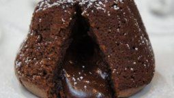 La receta estrella para toda la familia es el volcán de chocolate de María Luján.