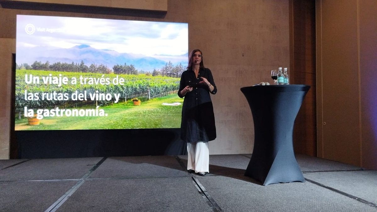 Mercedes Blasi, coordinadora de vinos y gastronom&iacute;a de Inprotur durante su presentaci&oacute;n en el Buy Argentina.