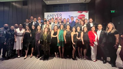 El equipo de Operadora Travel Shop durante el festejo.&nbsp;