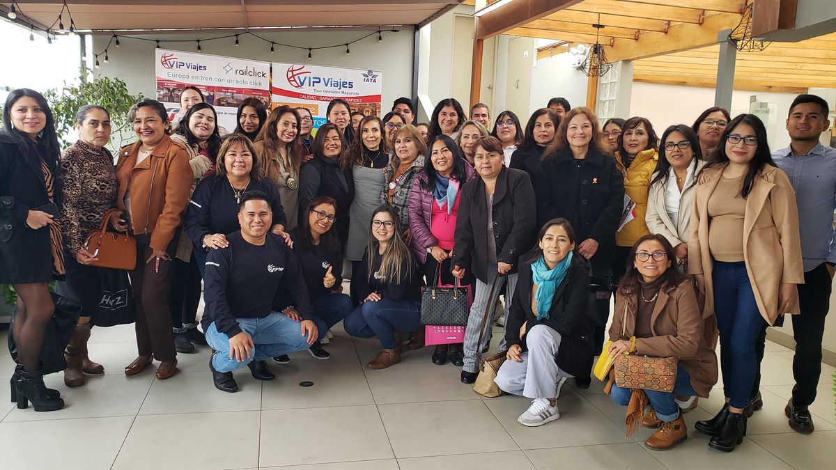 Equipo de VIP Viajes junto a las agencias de viajes.