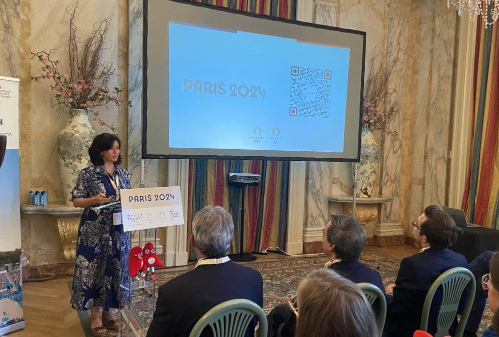 Dominique Maulin, directora de Atout France en España y Portugal, en la rueda de prensa de París 2024 en la Residencia del Embajador francés en España.