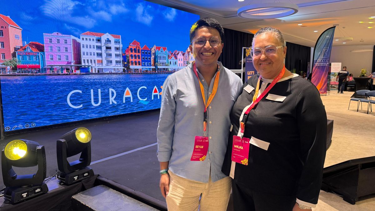 Bryan Soledispa, MW mayorista de turismo y Wilma González, Coordinadora comercial y de eventos en el Caribe de la Oficina de Turismo de Curazao.