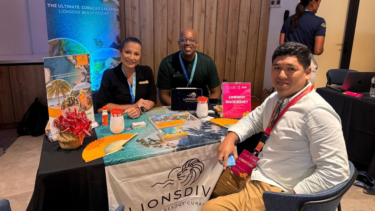 Stand de LionsDive Beach Resort, durante las reuniones uno a uno en el marco del Latin American Trade Symposium. 