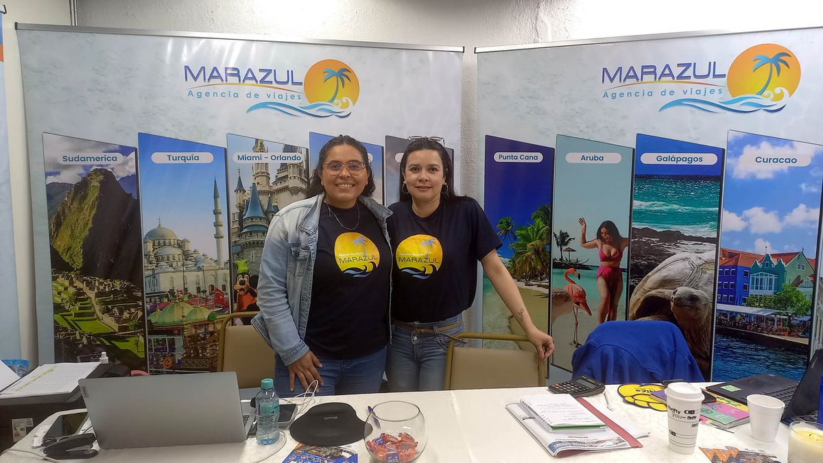 Susana Rangel (derecha), administradora de la agencia de viajes Marazul, y parte de su equipo. 