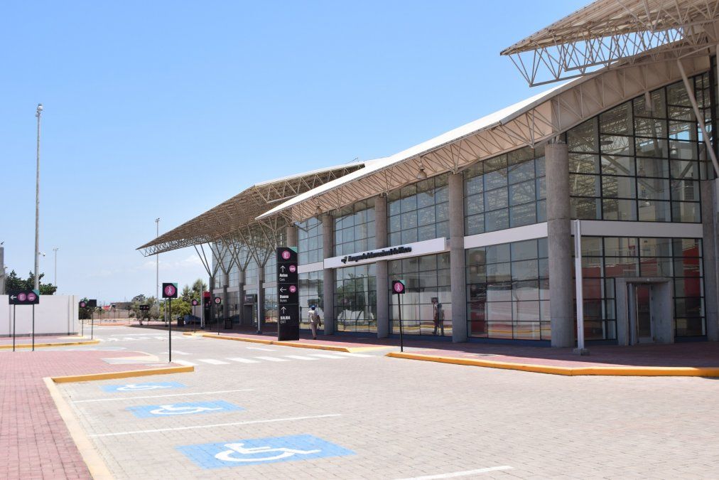 La Cámara de Turismo y Comercio Exterior de Paracas (Capatur) expresó su preocupación ante conflictos que generaron la paralización del aeropuerto de Pisco. - Ladevi Medios y Soluciones La Cámara de Turismo y Comercio Exterior de Paracas (Capatur) expresó su preocupación ante conflictos que generaron la paralización del aeropuerto de Pisco.