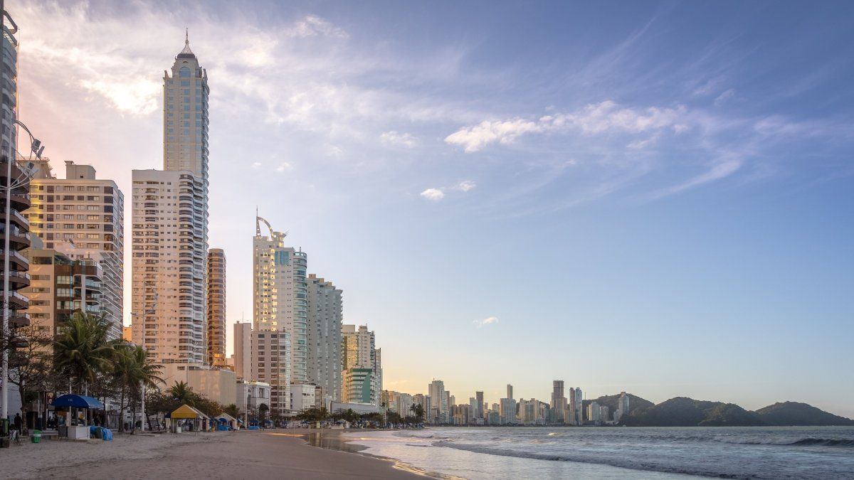 Estafas en Salta y Misiones dejan a más de 100 personas con sus vacaciones a Punta Cana y Camboriú truncas. Los damnificados realizaron una denuncia colectiva contra las agencias de viajes correspondientes.