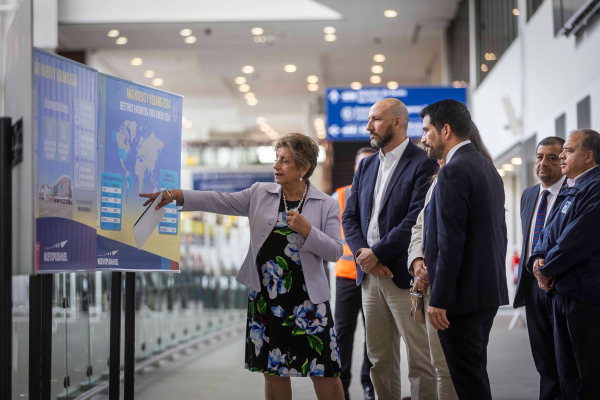Jessica L&oacute;pez, ministra de Transporte y Telecomunicaciones, lider&oacute; la actividad junto a Manuel Valencia, subgerente de comunicaciones de Nuevo Pudahuel