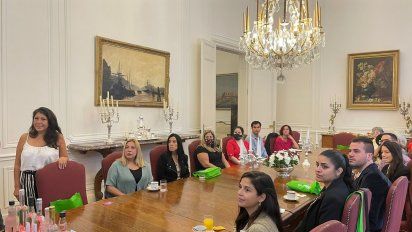 Los asistentes durante la presentación en la embajada de Perú.
