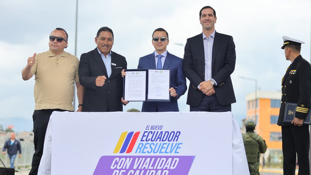 El presidente Daniel Noboa entregó la rehabilitación de la avenida Monseñor Leonidas Proaño, en Riobamba. 