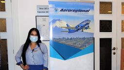 Shanira Basantes, asesora comercial de Aeroregional. La aerolínea destacó tres de sus principales rutas.