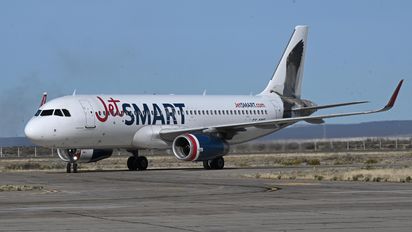 El vuelo inaugural de Jet]Smart llega al aeropuerto de Trelew, Chubut.