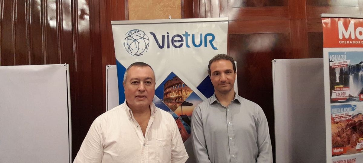 ECTU 2022: Jorge Pérez, gerente comercial de Vietur; y Guillermo Serrano, ejecutivo comercial de Vietur.