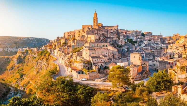 Europamundo: las salidas hacia Puglia son semanales y se pueden combinar con destinos vecinos como Grecia u otras regiones de Italia como Sicilia, proporcionando opciones de viaje únicas y variadas.