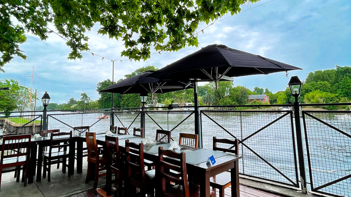 María Luján Ristorante es un restaurante de lujo en Tigre con terraza y vista al río Luján.