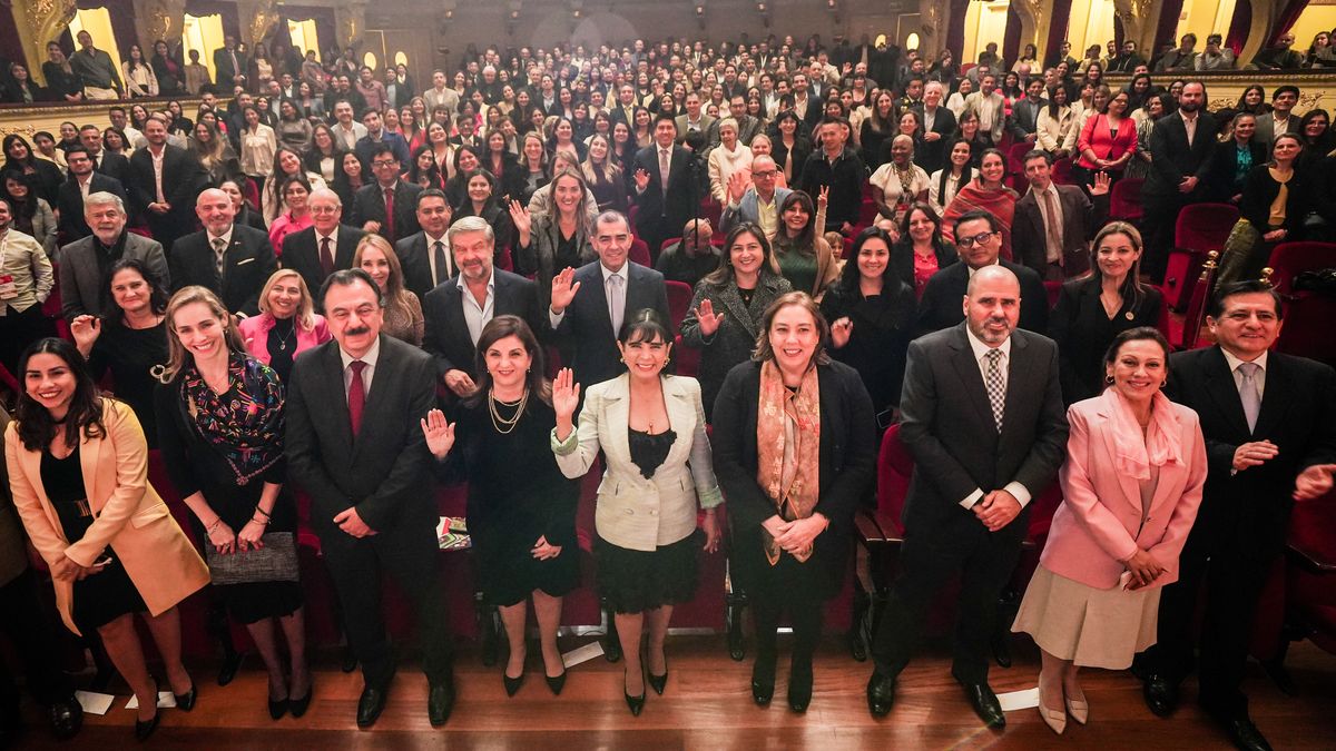 Autoridades durante la inauguración del Perú Travel Mart 2025 en el Teatro Municipal de Lima. - Ladevi Medios y Soluciones Autoridades durante la inauguración del Perú Travel Mart 2025 en el Teatro Municipal de Lima.