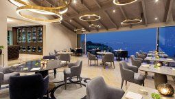 Hoteles con una gastronomía premiada: Hotel Vila Vita Parc Resort & Spa enPorches (Faro), con su restaurante Ocean.