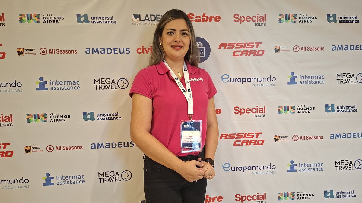 Jennifer Vargas, Account Manager B2B Colombia, representa a Civitatis en el marco de la 4ta Convención del Grupo GEA en Perú.