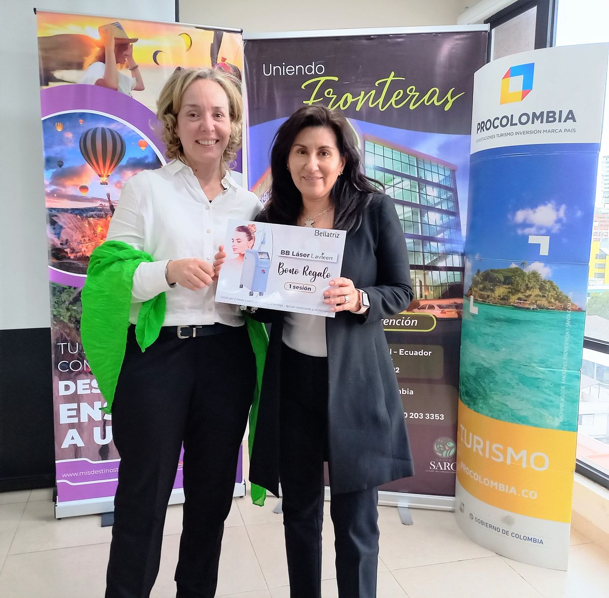 Mis Destinos sorteó premios entre las asistentes a su evento. 