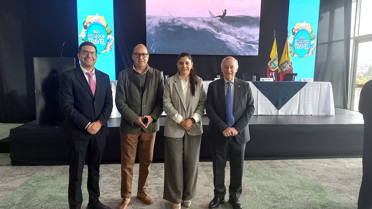 Sebastián Sevilla, director general del CCMQ (1o izq.); Silvana Ramírez, viceministra de Turismo; y Rafael Roldán, presidente ejecutivo del CCMQ 1o der.)