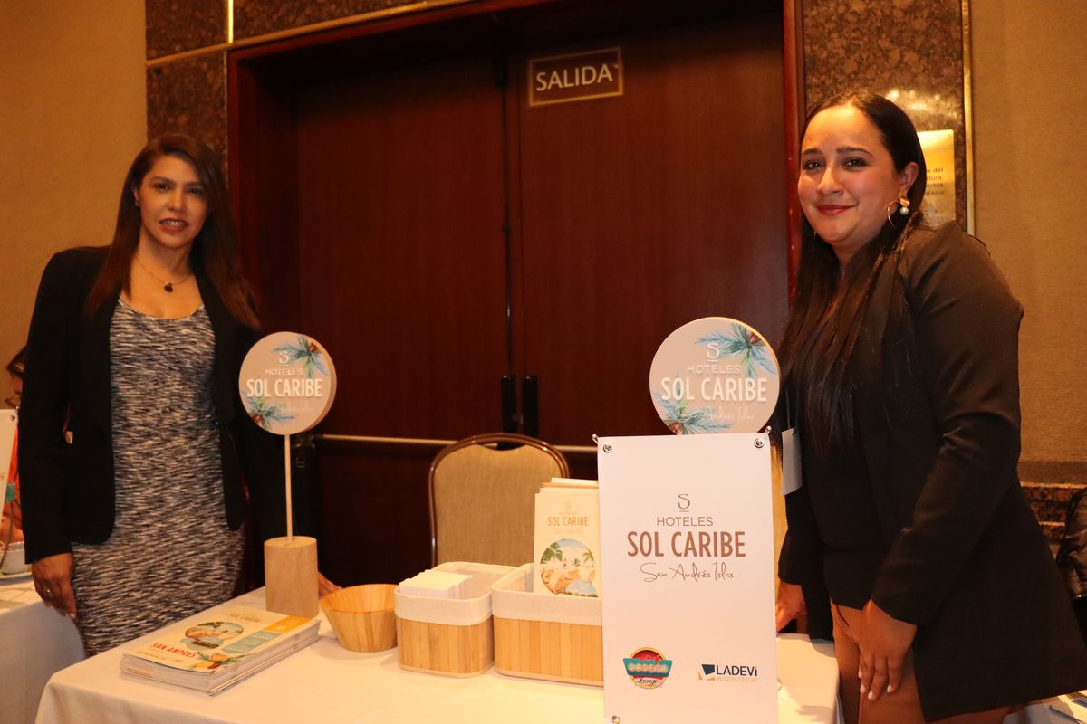 Rosa Pacheco, directora de Cuenta y Pilar Puentes, ejecutiva de ventas de Hoteles Sol Caribe.