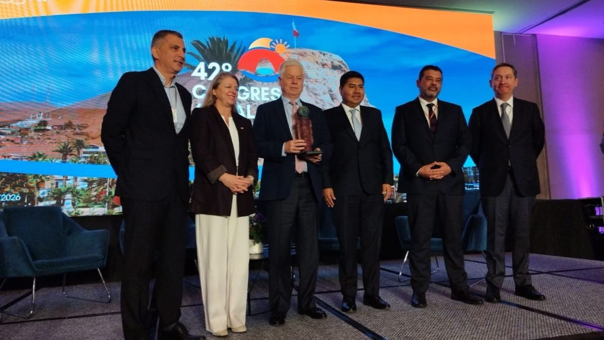 Alejandro Alvarez, Maria Paz Lagos, Diego Paco, Alberto Duarte y Peter Muffeler en la ceremonia de inauguración del 42° Congreso Achet 2026.