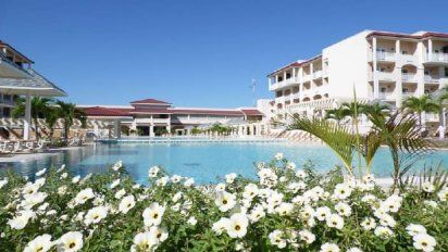 Cuba está lista para recibir viajeros en Ramón de Antilla, una paradisíaca playa cerca de Holguín.