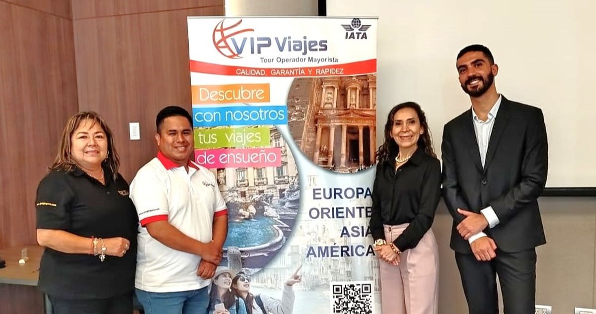 El equipo de Vip Viajes junto a Ricardo Marques, representante comercial de Wamos Circuitos.