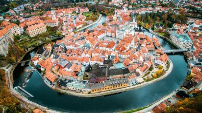 Ceský Krumlov es considerado el pueblo más bonito de Chequia y uno de los tantos destinos encantadores de su territorio.