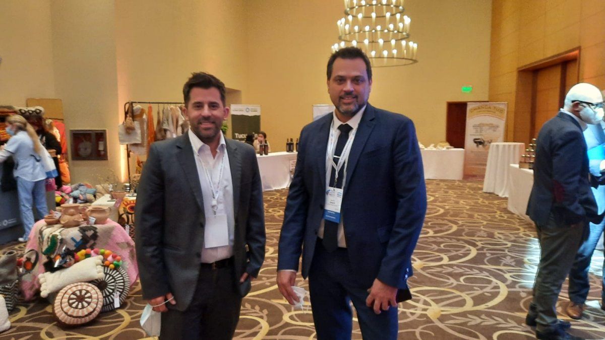 Ezequiel Barberis es el presidente de la Asociación de Agencias de Viaje y Turismo de Bariloche, y Gastón Burlón.