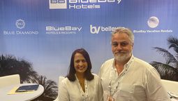 Natividad Marte y Tino Varela, director de Ventas de BlueBay Hotels, en el evento DATE 2022.